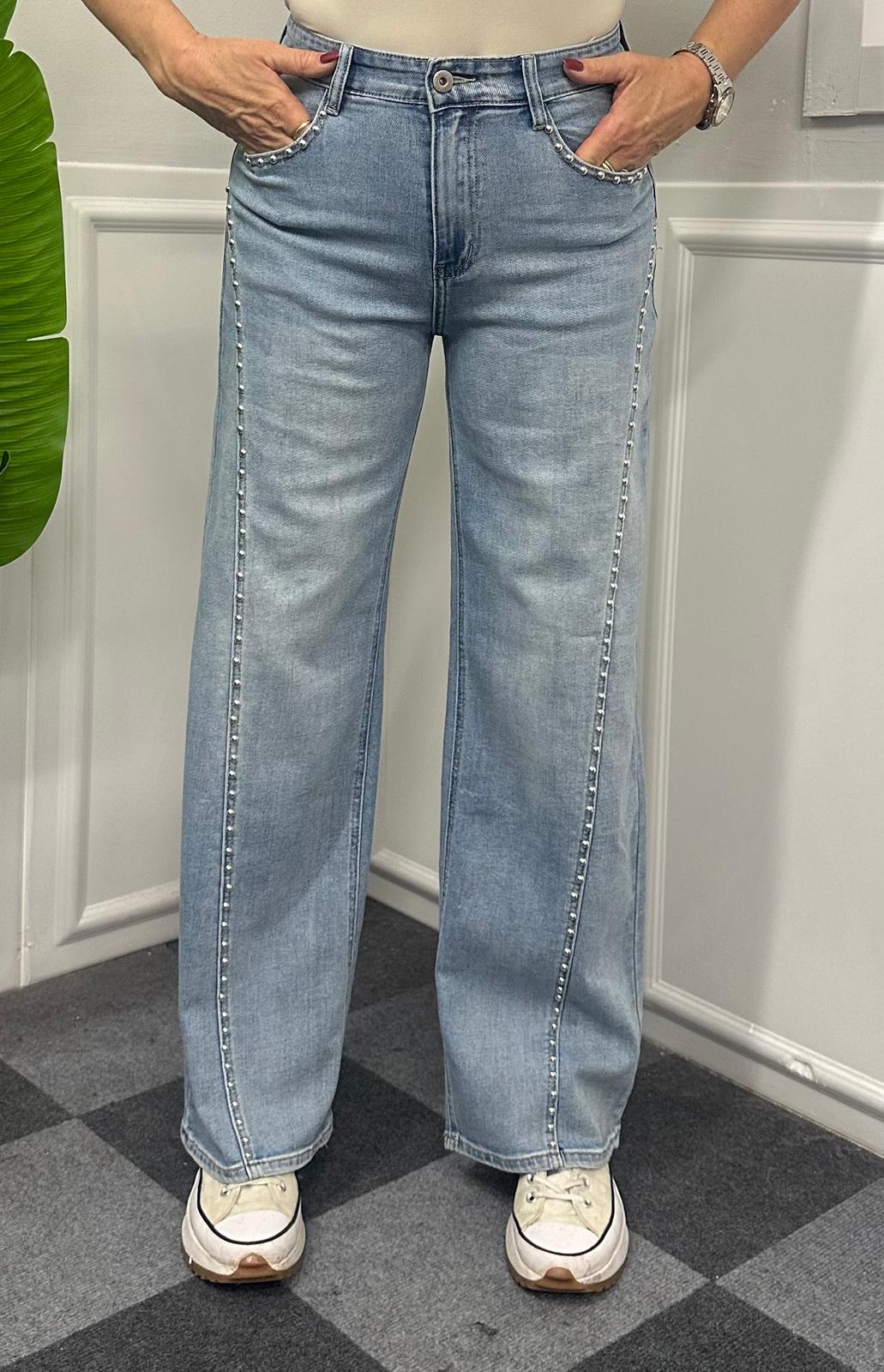 Jeans a Palazzo con Dettagli Borchie – Il Denim che non passa inosservato!