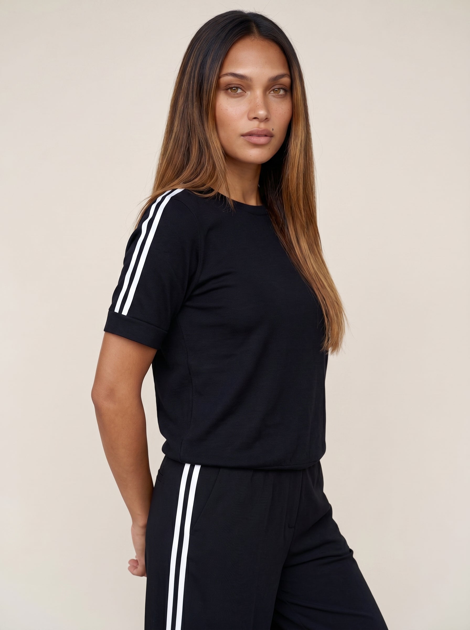 Set mezza manica e pantalone con righe