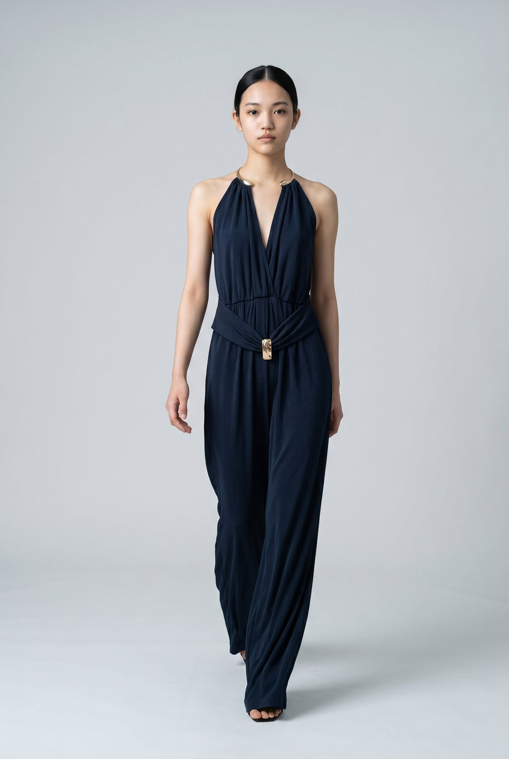 Tuta Palazzo Chic con Dettagli Gioiello