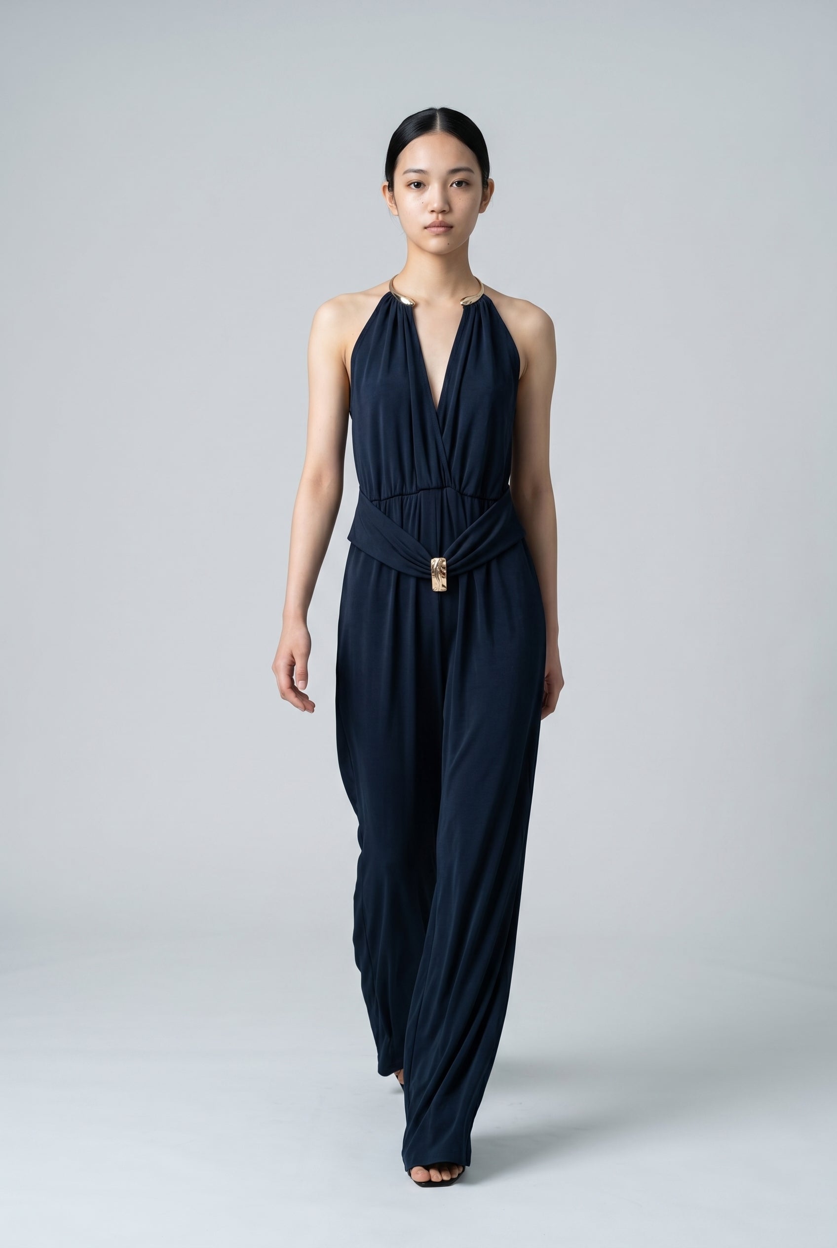 Tuta Palazzo Chic con Dettagli Gioiello