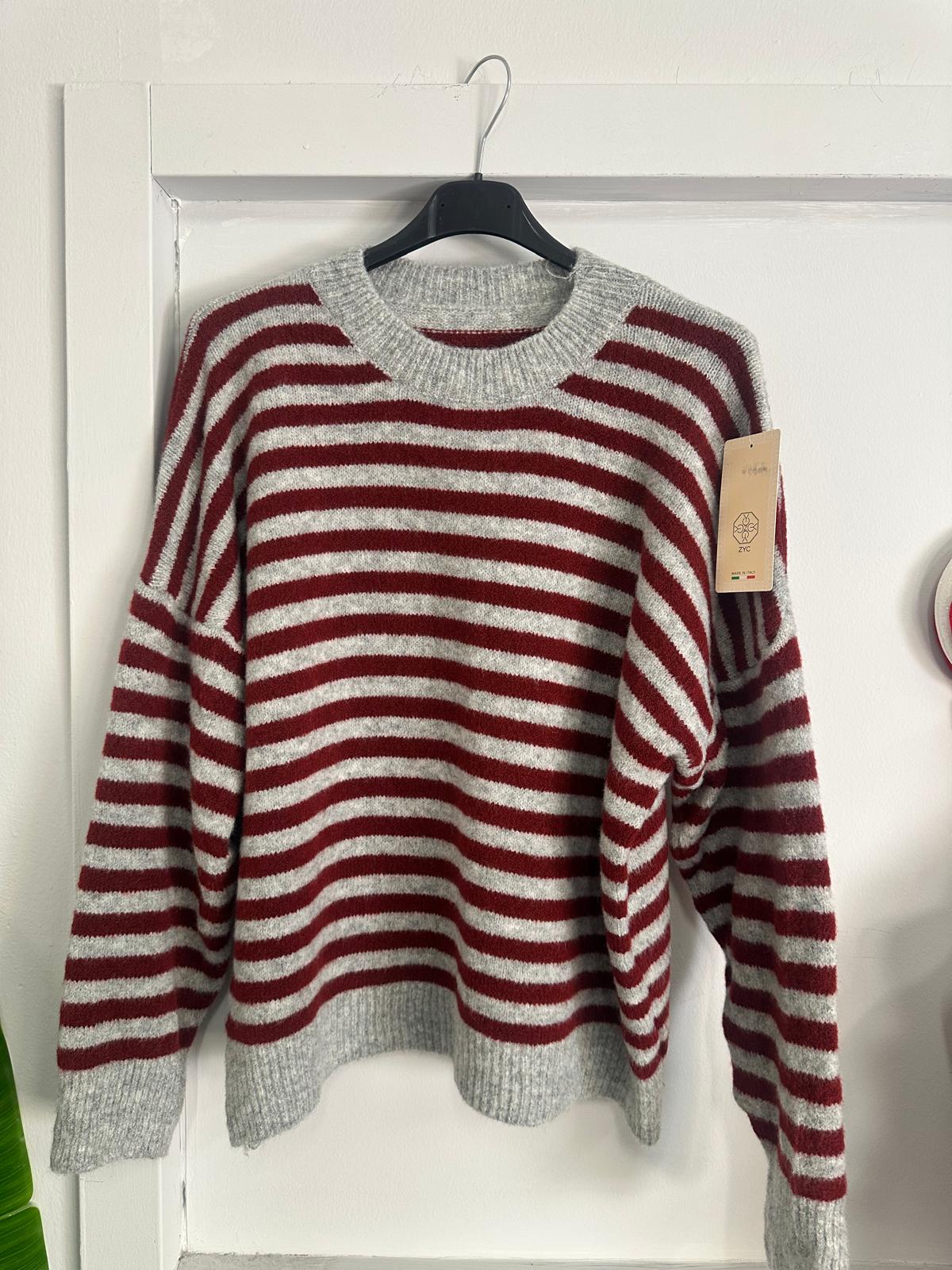 Maglione di Tendenza con Righe Piccole: Comfort e Stile in Vari Colori