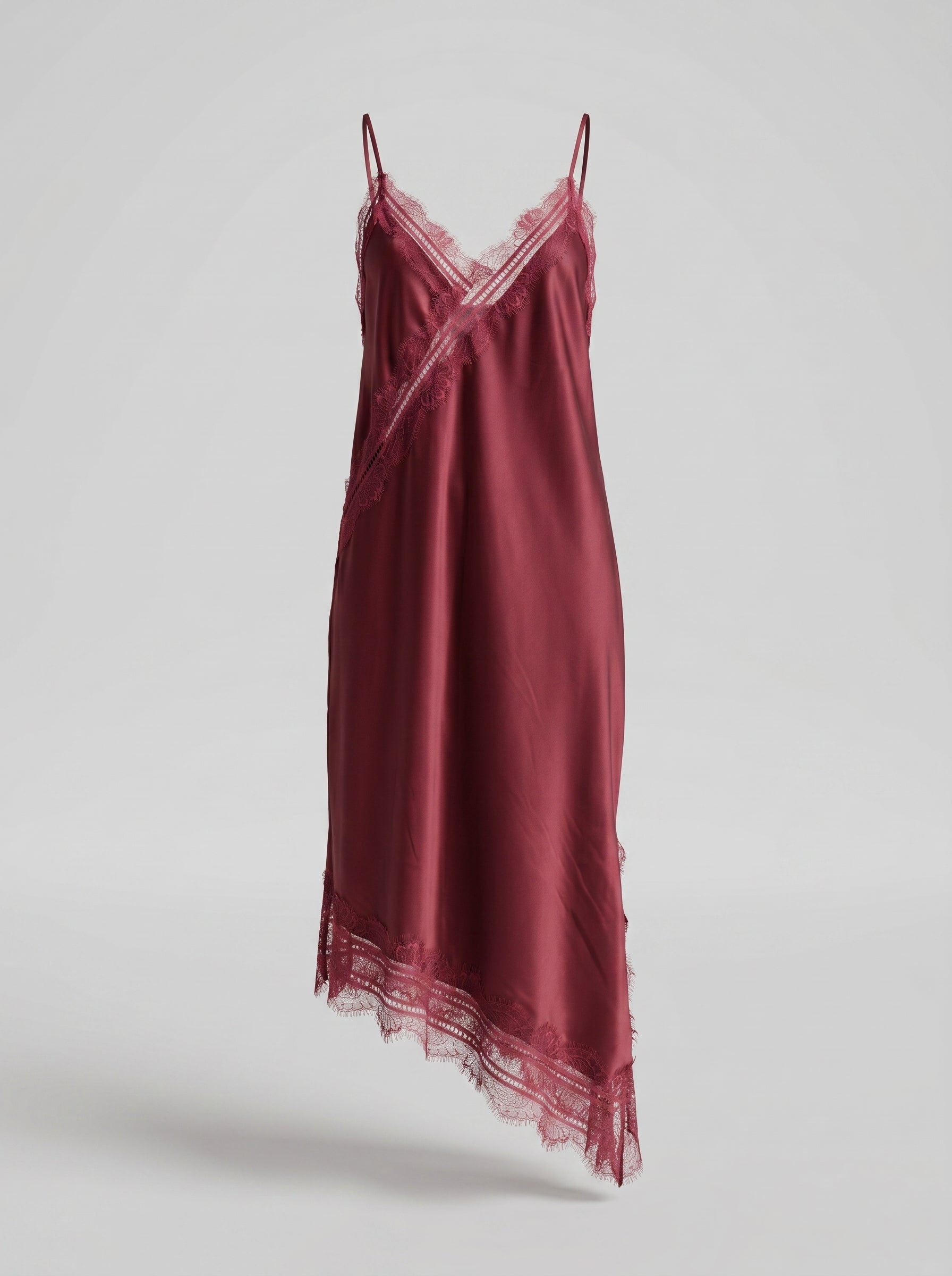 Canotta Lunga Asimmetrica con Dettagli in Pizzo – Eleganza Versatile!