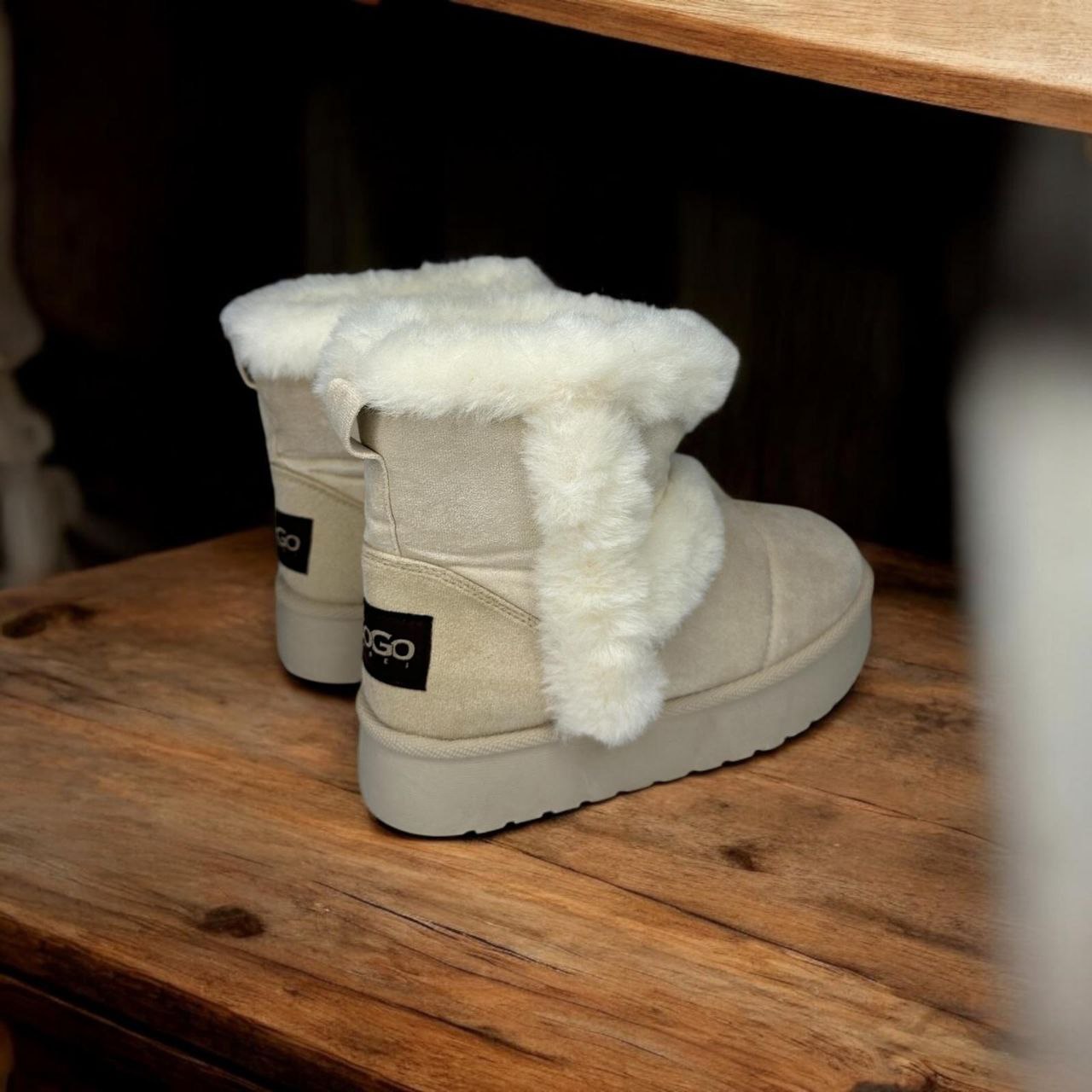 Stivaletto scamosciato con pelliccia e suola in gomma ❄️ FurStep™