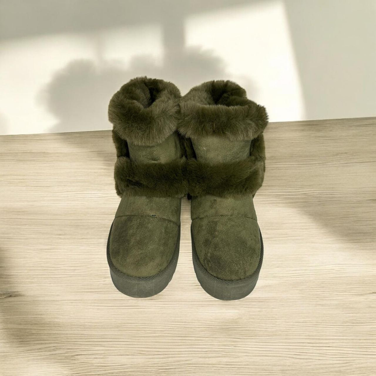 Stivaletto scamosciato con pelliccia e suola in gomma ❄️ FurStep™
